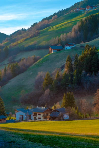 Paisaje Del Pueblo Montaña Verde Valle Del Tirol Del Sur —  Fotos de Stock