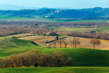 Toskana, Italya Köyü ile güzel kırsal peyzaj sahne