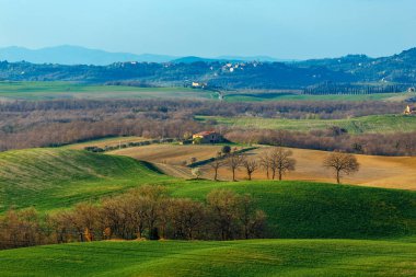 Toskana, Italya Köyü ile güzel kırsal peyzaj sahne