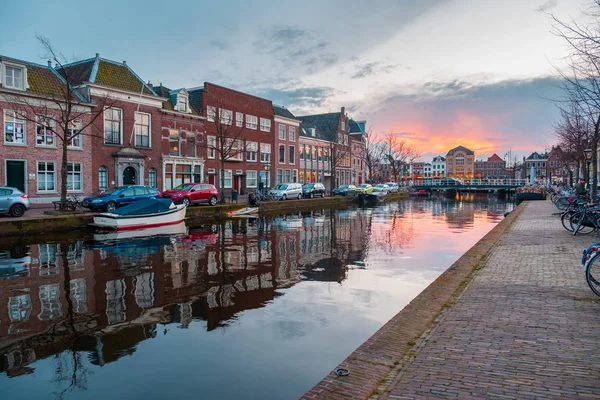 Waterways Typical Dutch Architecture April 2018 Leiden Historical Building Leiden — Stock Photo, Image