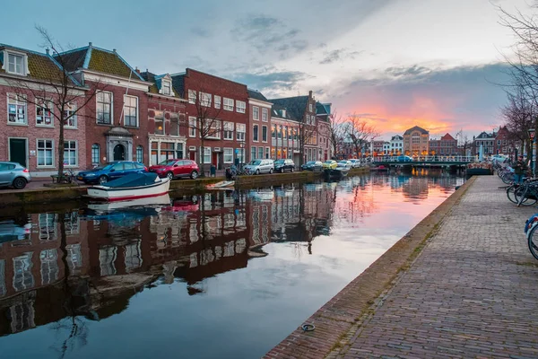 Waterways Typical Dutch Architecture April 2018 Leiden Historical Building Leiden — Stock Photo, Image