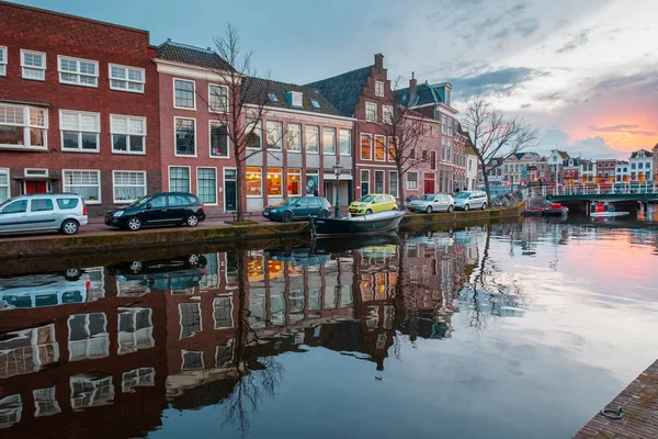 Waterways Typical Dutch Architecture April 2018 Leiden Historical Building Leiden — Stock Photo, Image