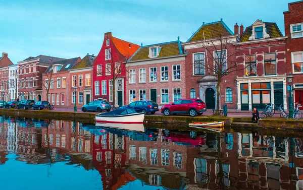 Vattendrag Och Typisk Holländsk Arkitektur Den April 2018 Leiden Historisk — Stockfoto