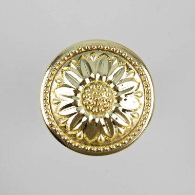 Gri arka plan daki perde için yuvarlak süslü bekleme.