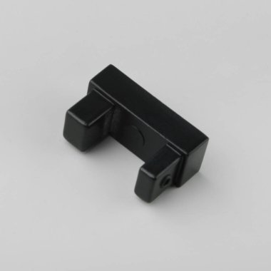 Gri arka planda perde saçak için şekilli metal bitiş