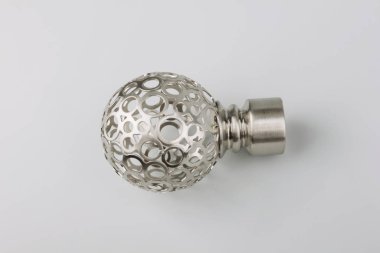 Gri arka plan üzerinde perde direği için biten modern desenli top