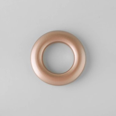 Gri arka planda korniş sabitleme için perde grommet halka