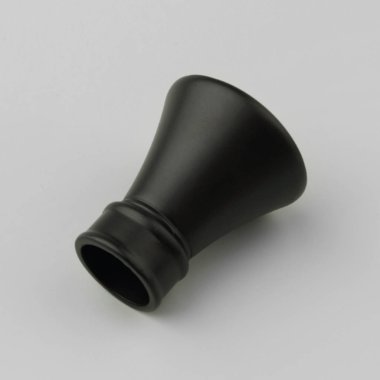 Gri arka planda modern siyah metal perde korniş finial