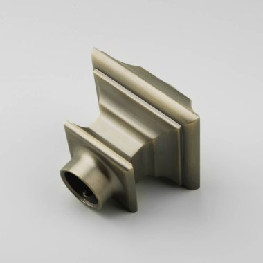 Dekoratif Metal perde kutup gri arka planda biten