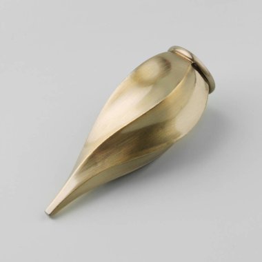 Dekoratif Metal perde kutup gri arka planda biten