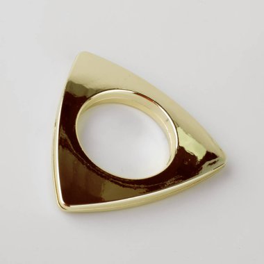 Gri arka planda korniş sabitleme için perde grommet üçgen