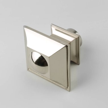 Dekoratif Metal perde kutup gri arka planda biten