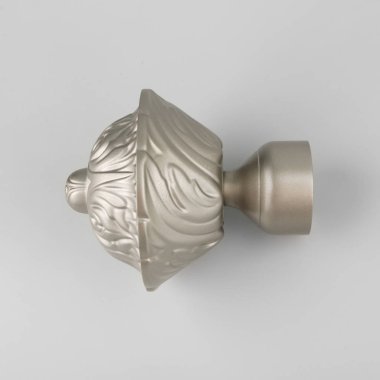 Gri arka planda perde korniş için şekilli metal Vintage finial