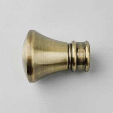 Gri arka planda perde saçak için şekilli metal bitiş