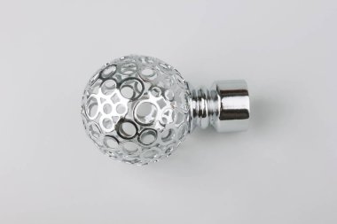 Gri arka plan üzerinde perde direği için biten modern desenli top