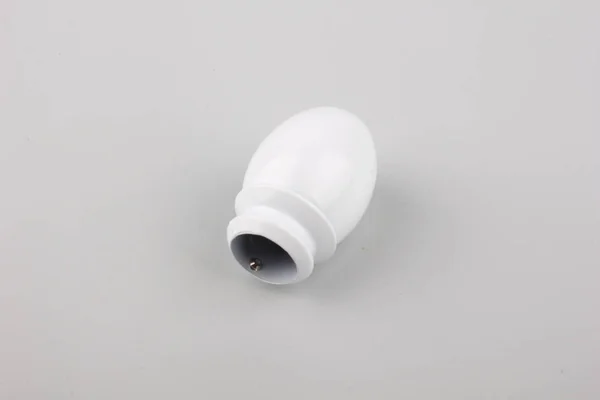 Moderno Enchufe Blanco Simple Para Poste Cortina Sobre Fondo Gris — Foto de Stock