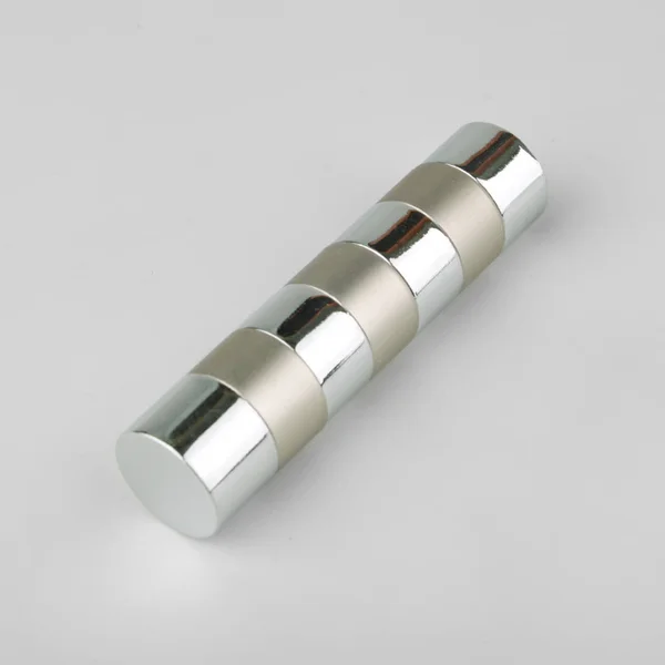 Cilindrische Metalen Tip Voor Gordijn Paal Grijze Achtergrond — Stockfoto