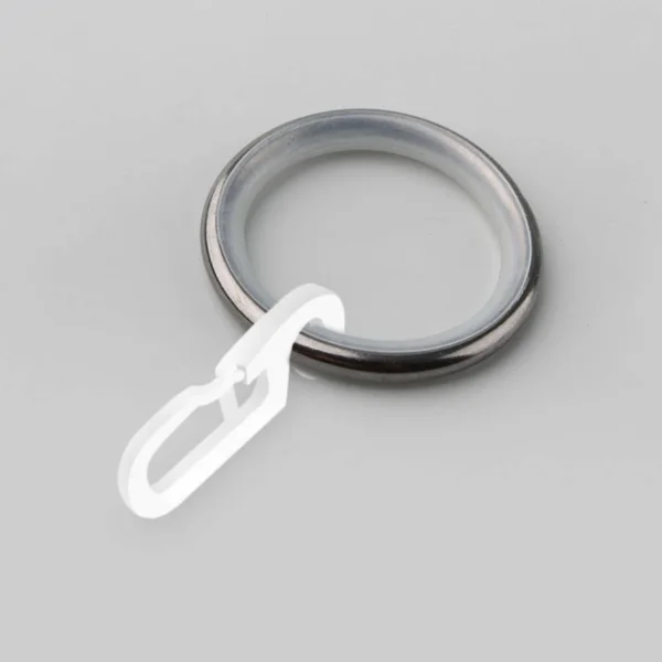 Gordijn Metalen Ring Met Hanger Voor Kroonlijst Pole Grijze Achtergrond — Stockfoto