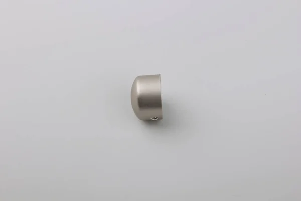 Einfache Metallknauf Für Gardinengesims Auf Grauem Hintergrund — Stockfoto