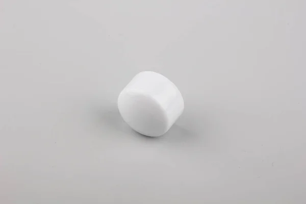Μοντέρνο Απλό Λευκό Βύσμα Για Πόλο Κουρτίνα Γκρίζο Φόντο — Φωτογραφία Αρχείου