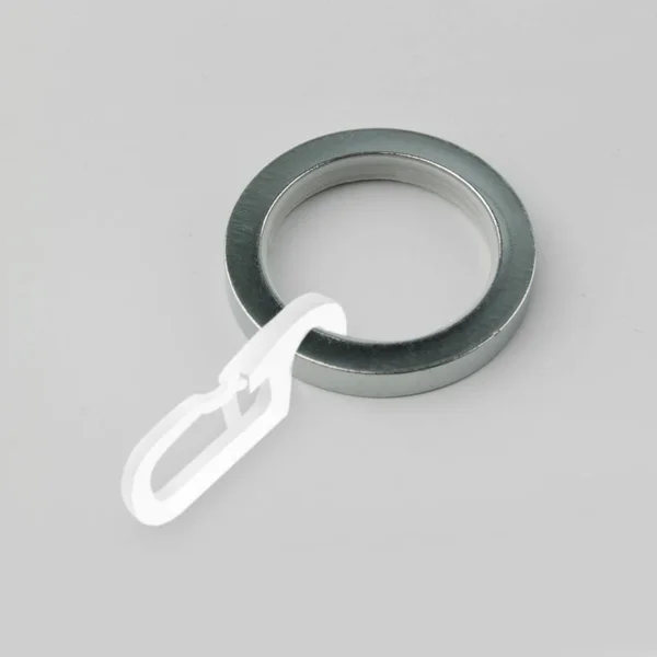 Gordijn Metalen Ring Met Kunststof Hanger Voor Kroonlijst Pole Grijze — Stockfoto