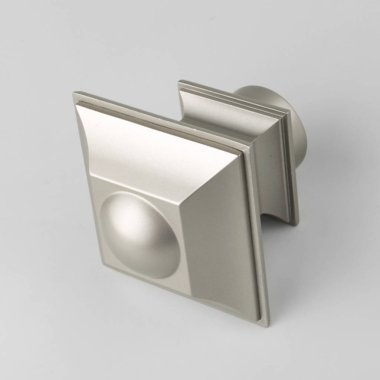 Gri arka planda perde saçak için antika metal biten