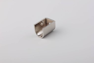 Gri arka plan daki saveler için küçük braket detayı