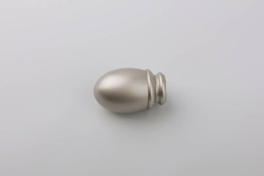 Gri arka plan üzerinde perde eaves için Oval metal fiş