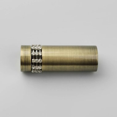 Gri arka plan üzerinde perde direği için modern silindirik son