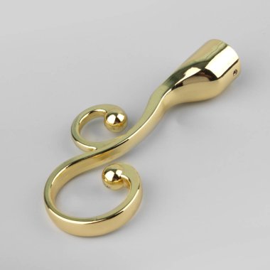 Gri arka plan üzerinde perde direği için dekoratif filiz şeklinde metal ucu