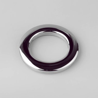 Gri arka planda korniş sabitleme için perde grommet halka