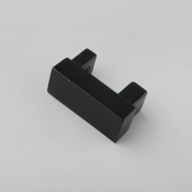 Gri arka planda perde saçak için şekilli metal bitiş