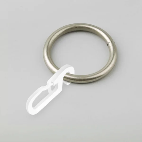 Gordijn Metalen Ring Met Kunststof Hanger Voor Kroonlijst Pole Grijze — Stockfoto