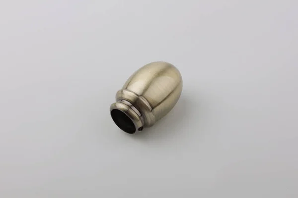 Ovale Metalen Plug Voor Gordijn Dakrangen Grijze Achtergrond — Stockfoto