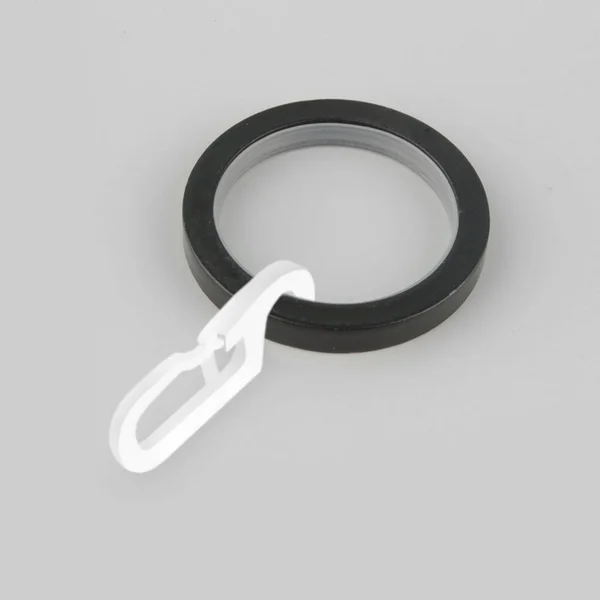 Gordijn Metalen Ring Met Kunststof Hanger Voor Kroonlijst Pole Grijze — Stockfoto