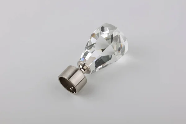 Eenvoudige Kristallen Plug Voor Gordijn Dakrand Grijze Achtergrond — Stockfoto