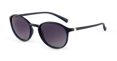 Beyaz arka planda güneş gözlüğü. İzole güneş gözlüğü.