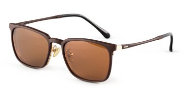 Beyaz arka planda güneş gözlüğü. İzole güneş gözlüğü.