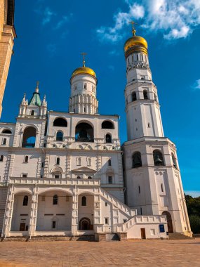 Yazın güneşli bir günde Büyük Çan Kulesi Ivan. Moskova. Kremlin.