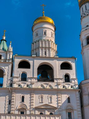 Yazın güneşli bir günde Büyük Çan Kulesi Ivan. Moskova. Kremlin.