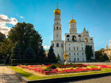 Yazın güneşli bir günde Büyük Çan Kulesi Ivan. Moskova. Kremlin.