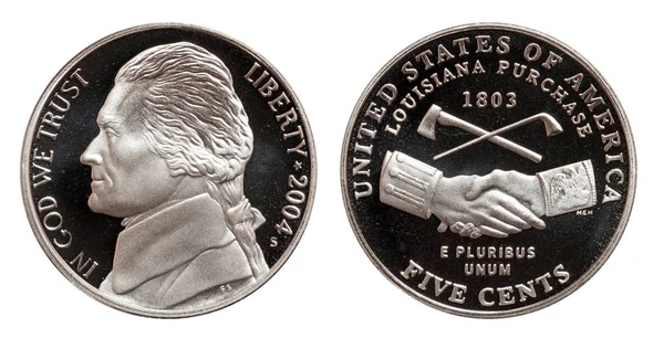 П'ять американських центів, ізольованих на білому фоні — стокове фото