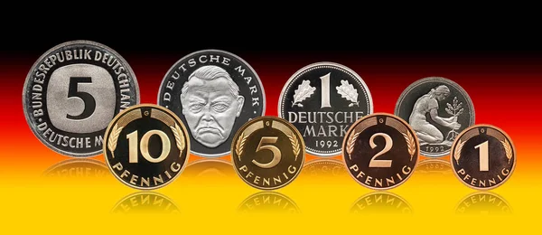 Німеччина німецький пфенніг марка набір монет, градієнтний фон — стокове фото
