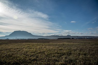Bozkırdan dağın görünümü