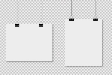 İki gerçekçi posterler gölgeler ile şeffaf arka plan üzerinde asılı boş.