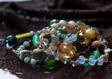 kahverengi dokulu kumaş boncuklar ile çok renkli bilezik