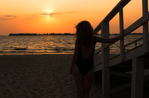 Back View Woman Silhouette Swimsuit Flowing Hair Standing Beach Sea — Stock Photo, Image