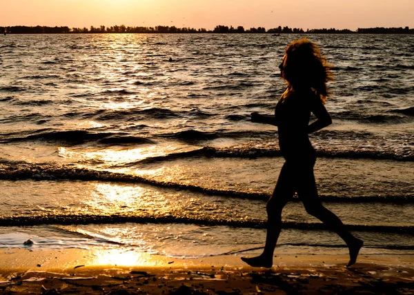Side View Glowing Silhouette Woman Flowing Hair Running Beach Water — Stock Photo, Image