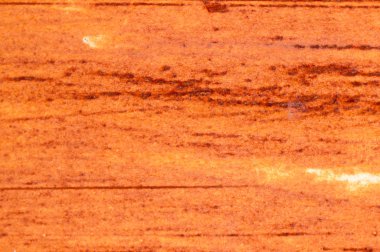 metal yıpranmış yüzeyde yatay kırık turuncu pas dokusu