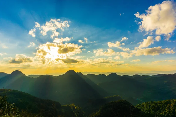 Paisaje Verde Puesta Sol Montaña Vacaciones Verano — Foto de Stock